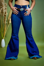 Load image into Gallery viewer, Concho Leather Belt