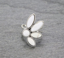 Load image into Gallery viewer, Dove Ring