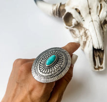 Load image into Gallery viewer, Concho oval ring
