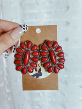 Load image into Gallery viewer, Danielle Studs
