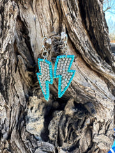 Load image into Gallery viewer, Turquoise seedbead earrings
